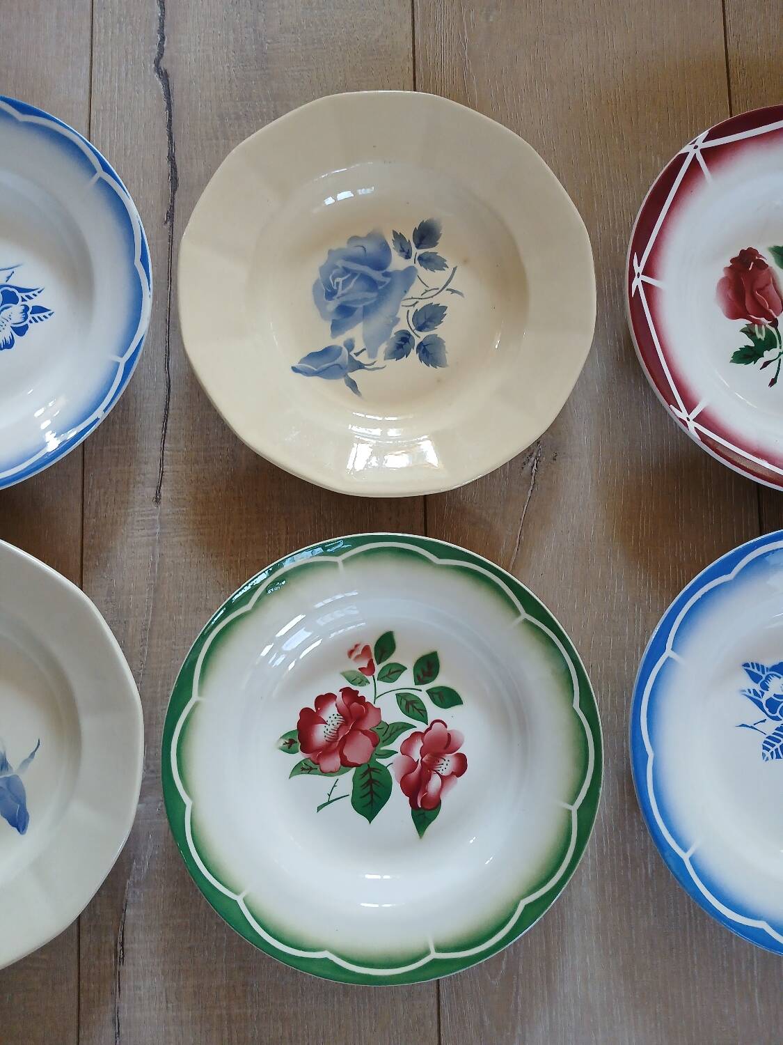 8 assiettes creuses anciennes dépareillées