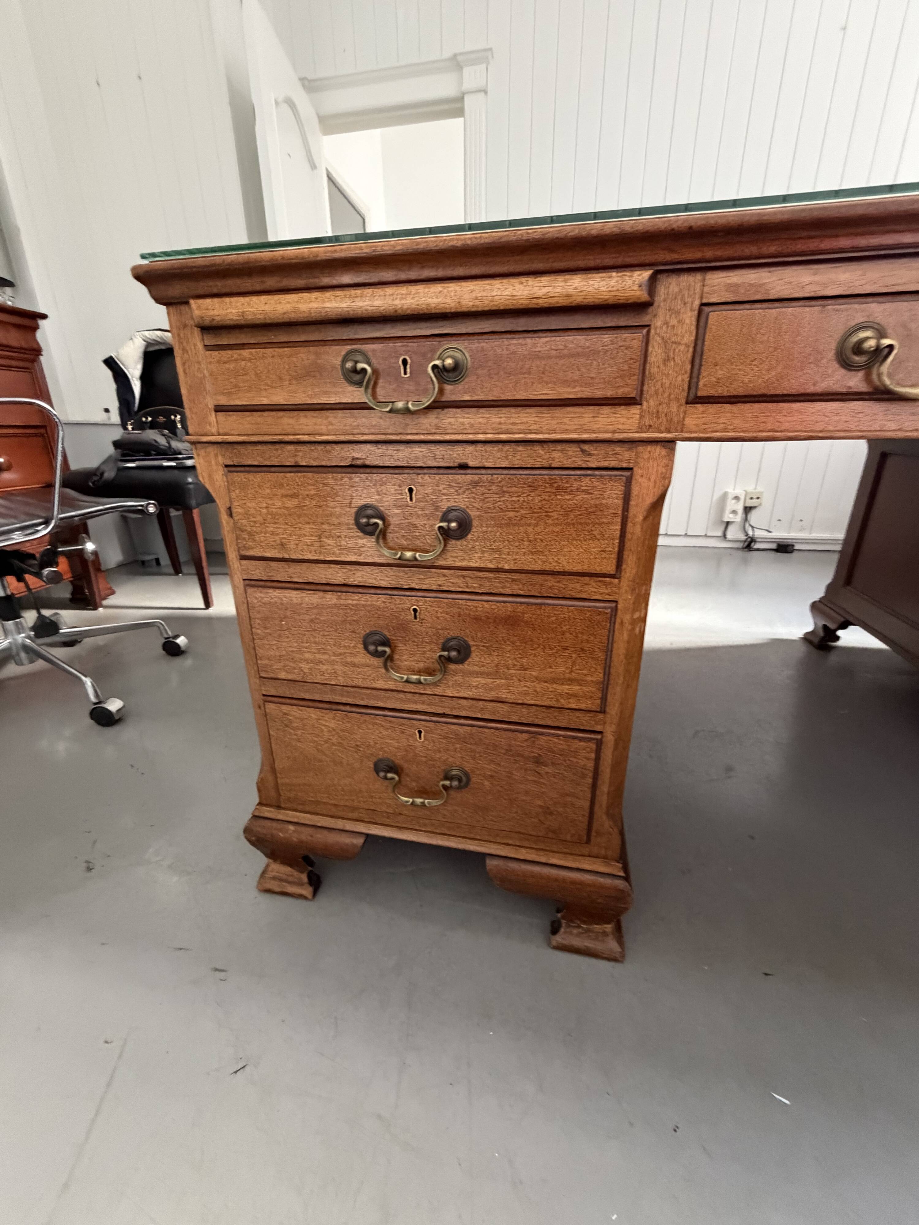 Bureau de ministre double face