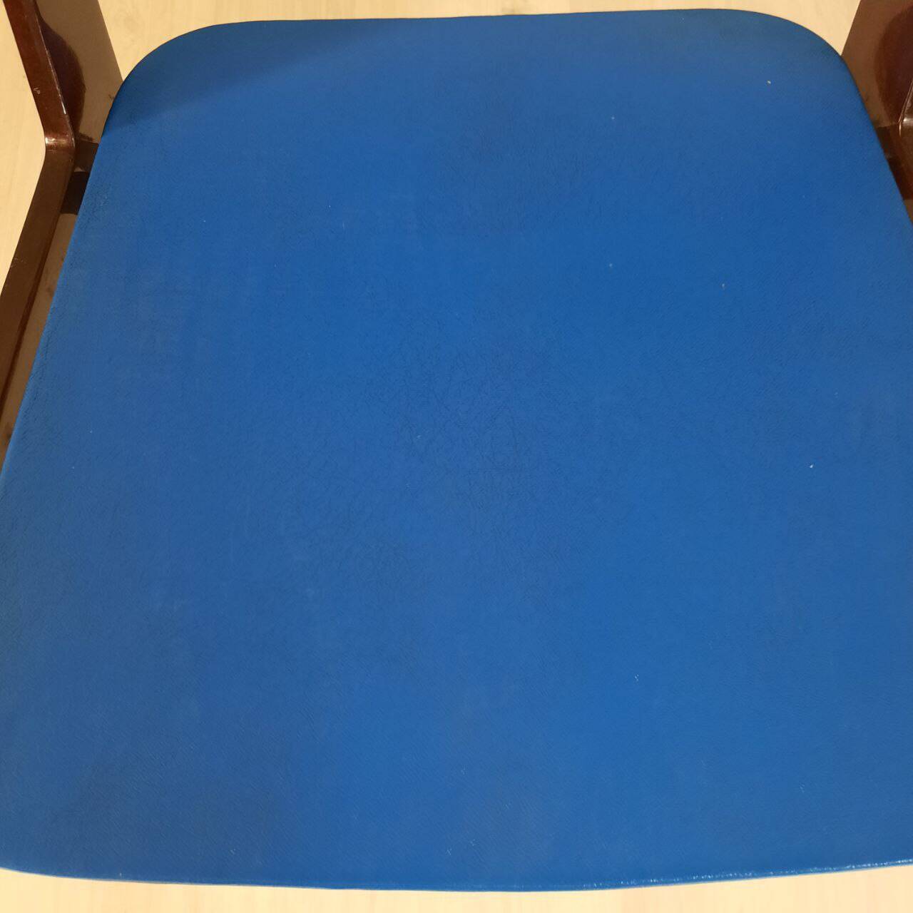 Vintage lacquered top desk with iron structure and pointed brass feet