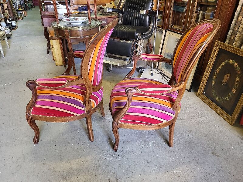 Pair of armchairs louis philippe medaillon walnut of the xix th century