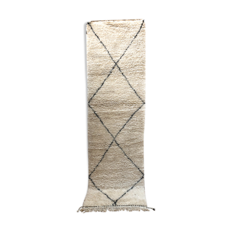 Moroccan Berber carpet Beni Ouarain corridor with black diamonds 2,9x0.9m