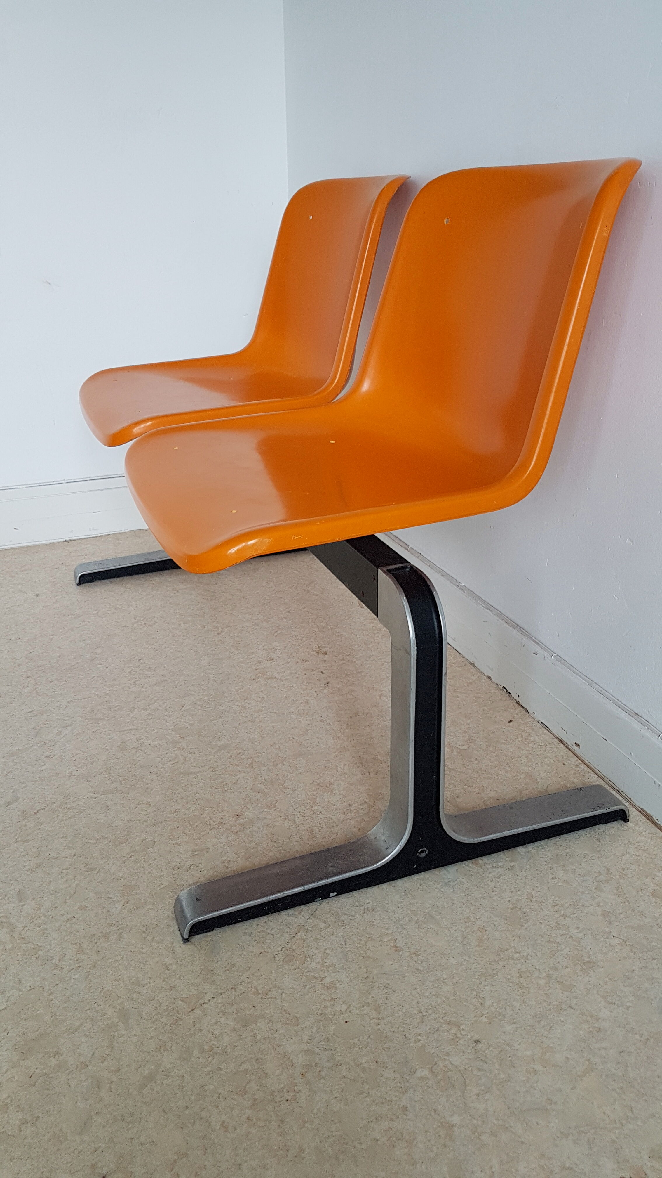 Banc d'attente en fibre de verre par Georg Leowald pour Wilkhahn