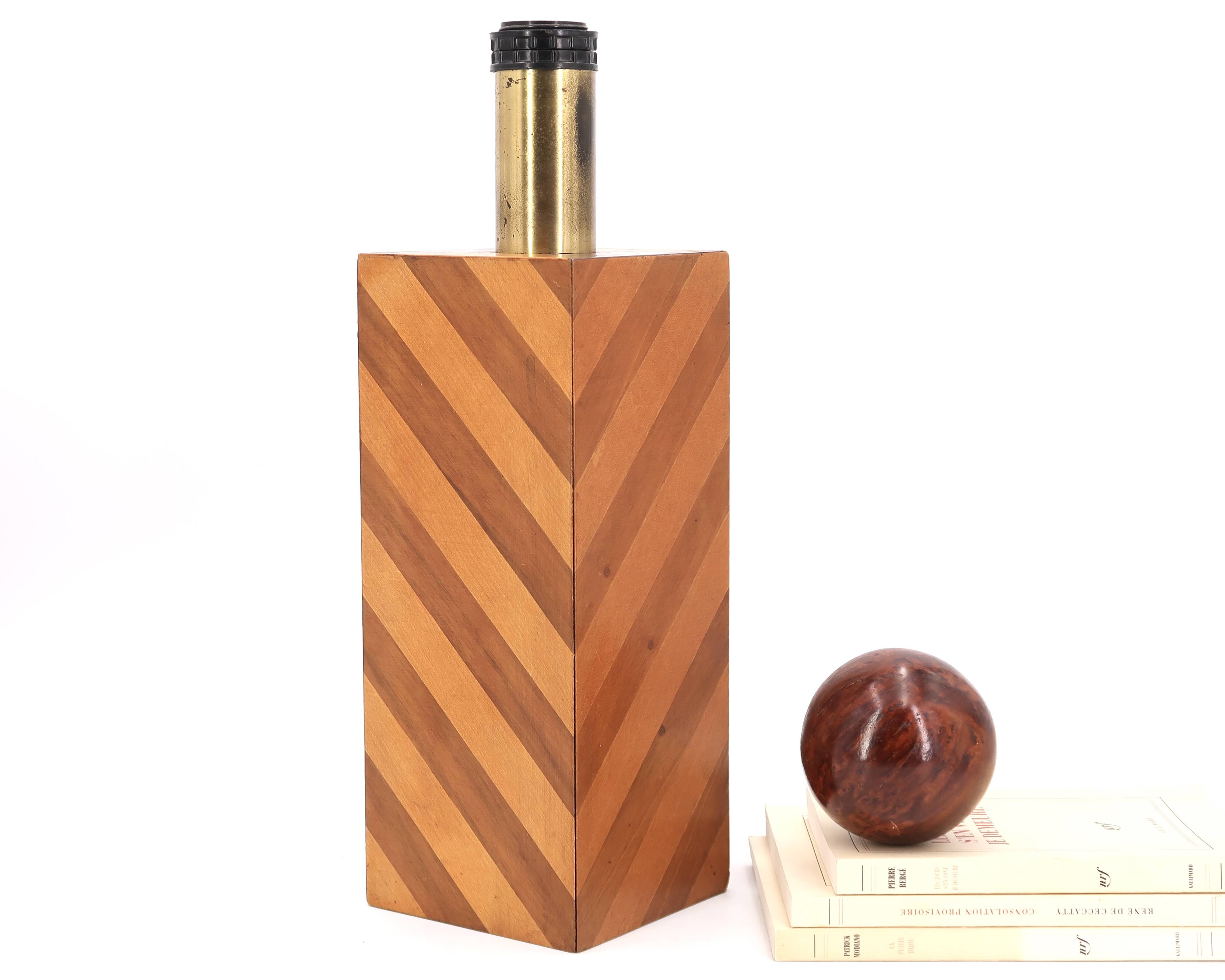 Imposant pied de lampe en marqueterie de bois, années 70