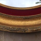 Miroir ovale en bois doré 76 x 67 cm