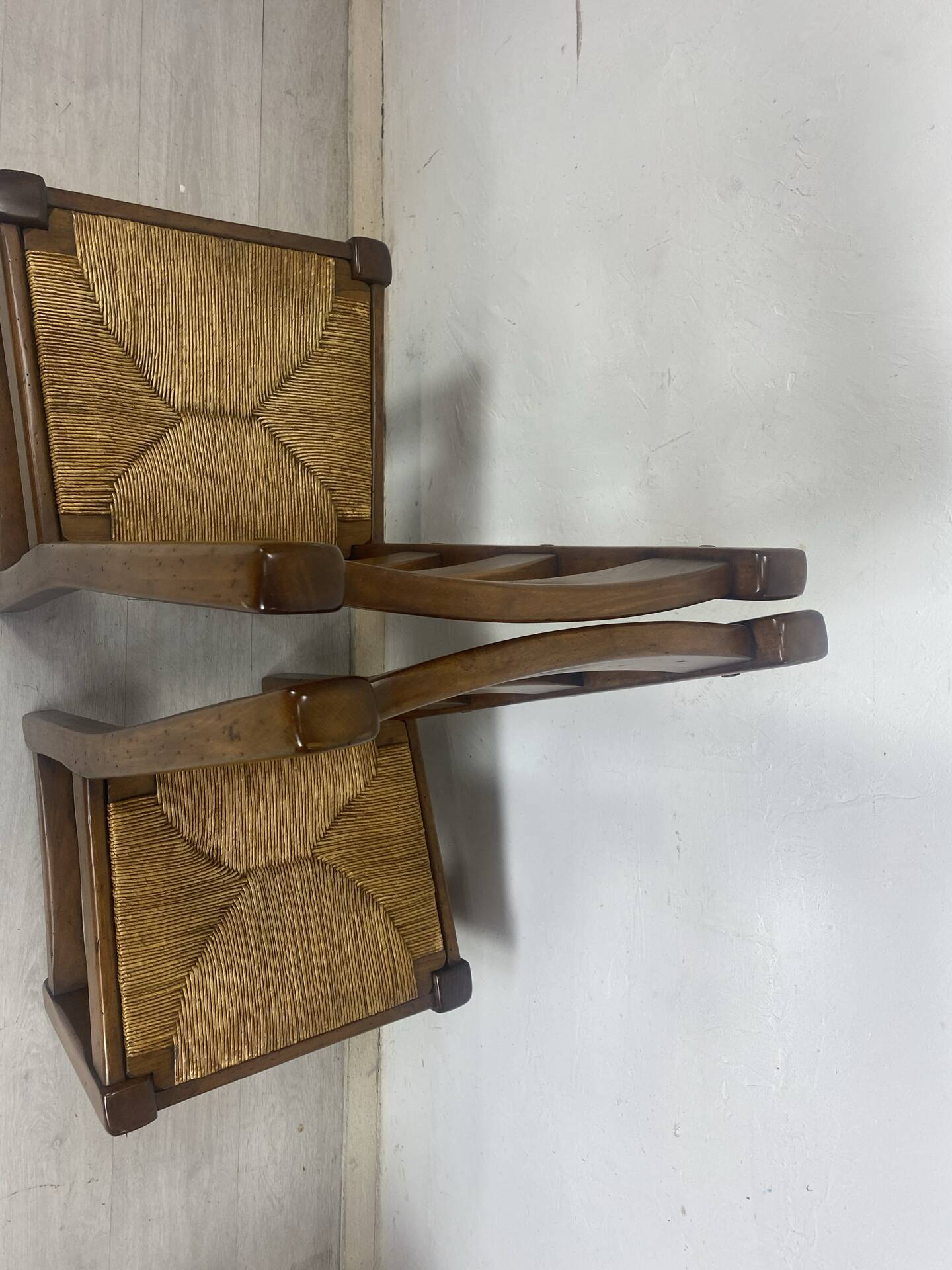 Chaises brutaliste 