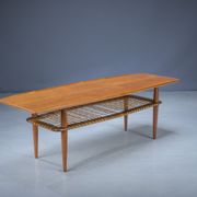 Table basse mid-century en teck et rotin