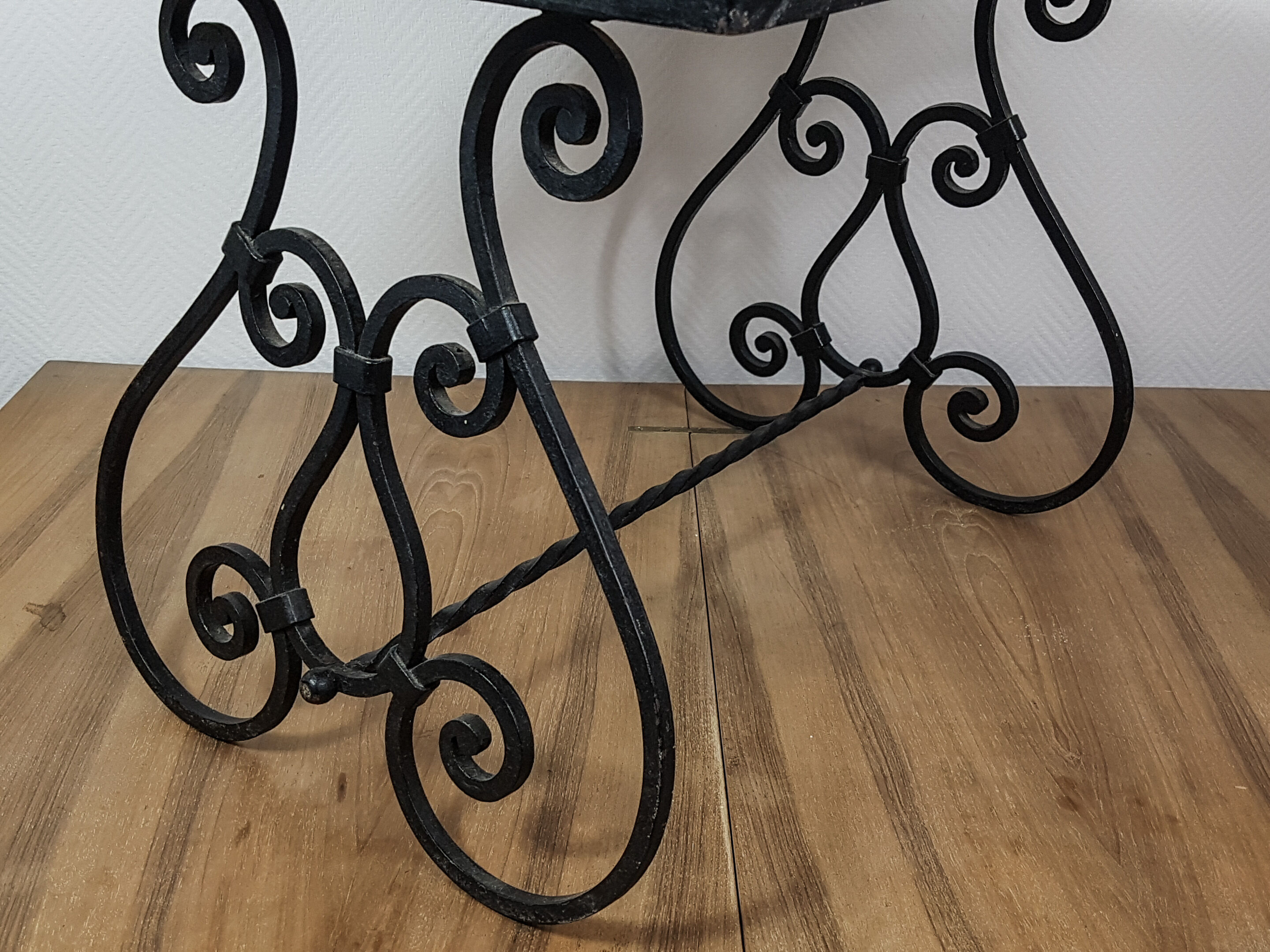 Wrought iron coffee table porcelain tray painted with a vintage Provencal scene 60s/70s