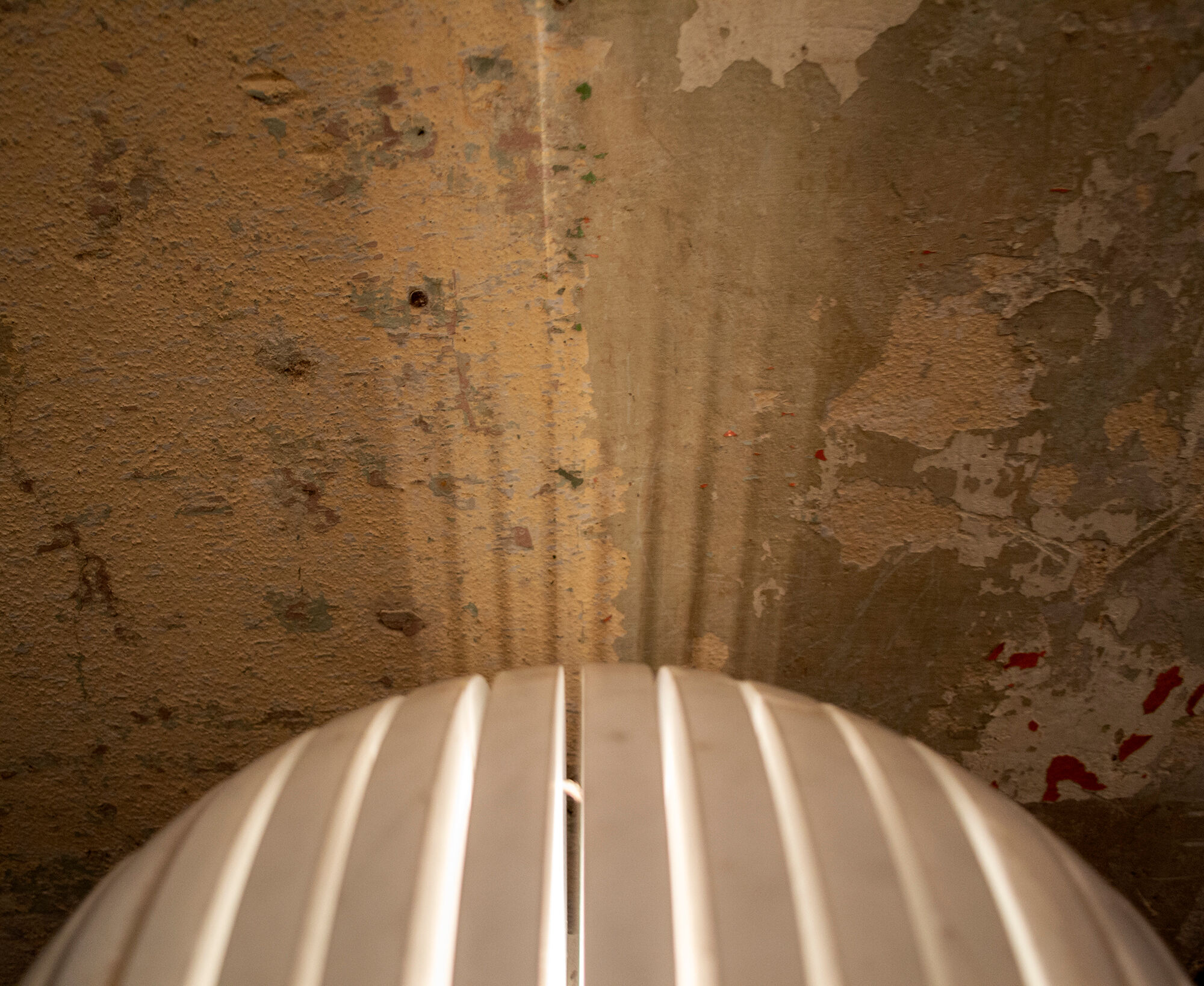 Lamp-sculpture produces the sound harp Model Harp by Alfredo Pizzo Greco for Zanotta Anni'70