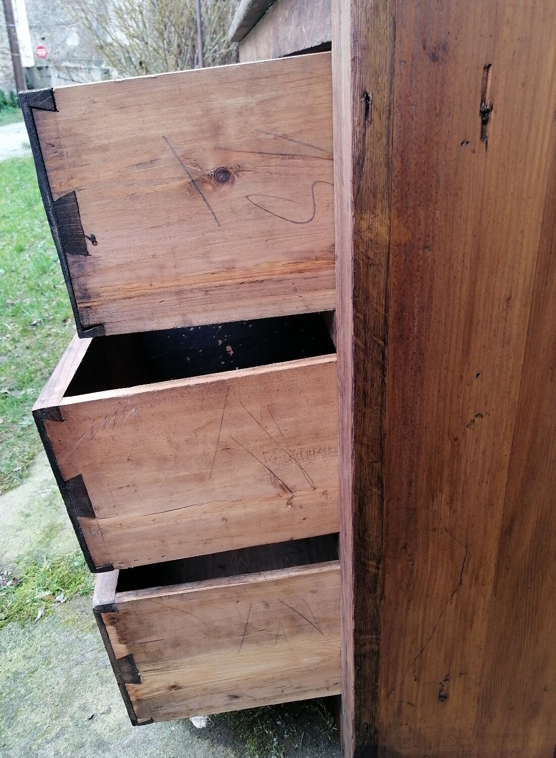 Meuble de métier en bois avec tiroirs