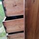 Meuble de métier en bois avec tiroirs