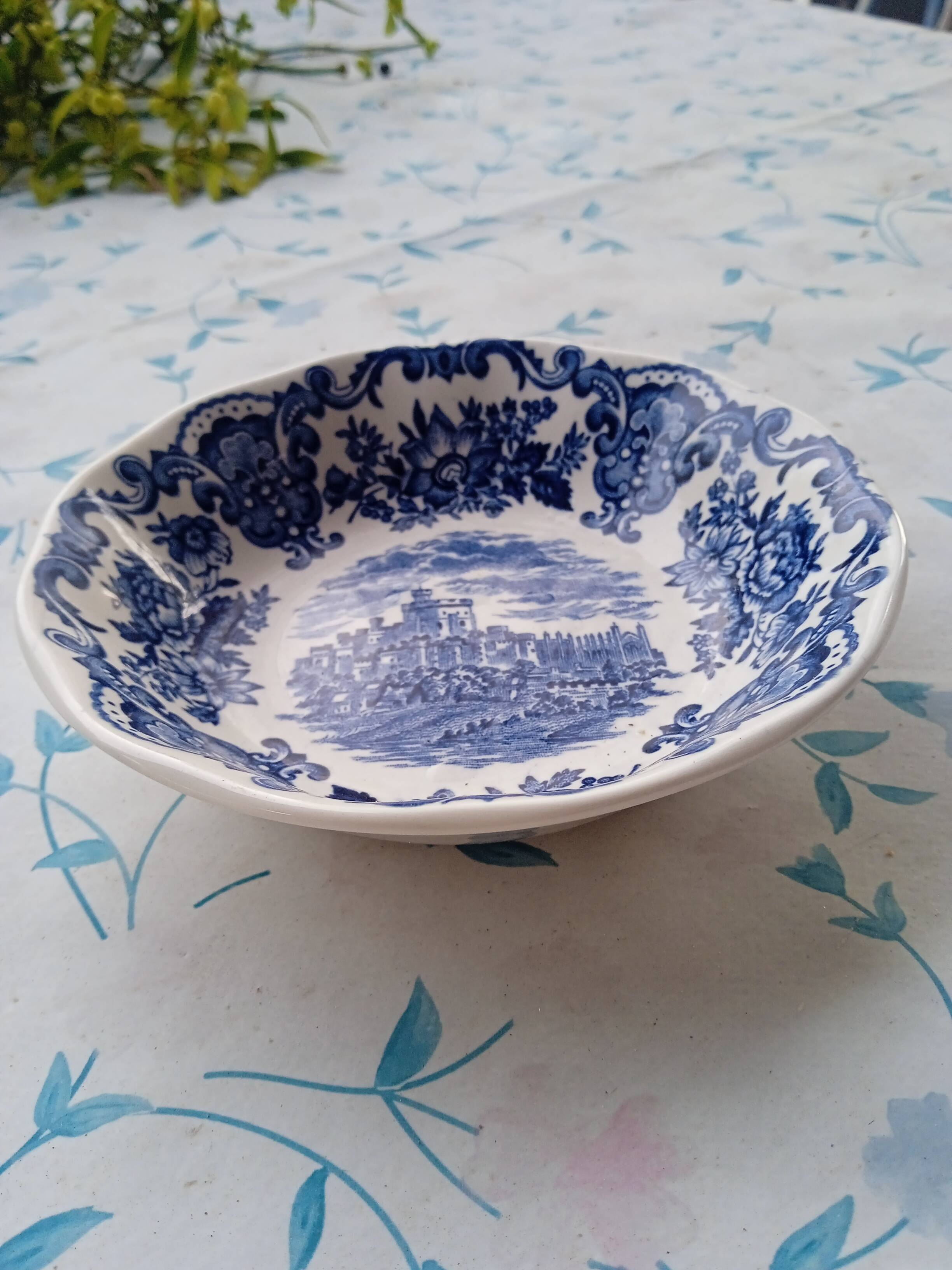 Bowl "Royal homes of Britain"