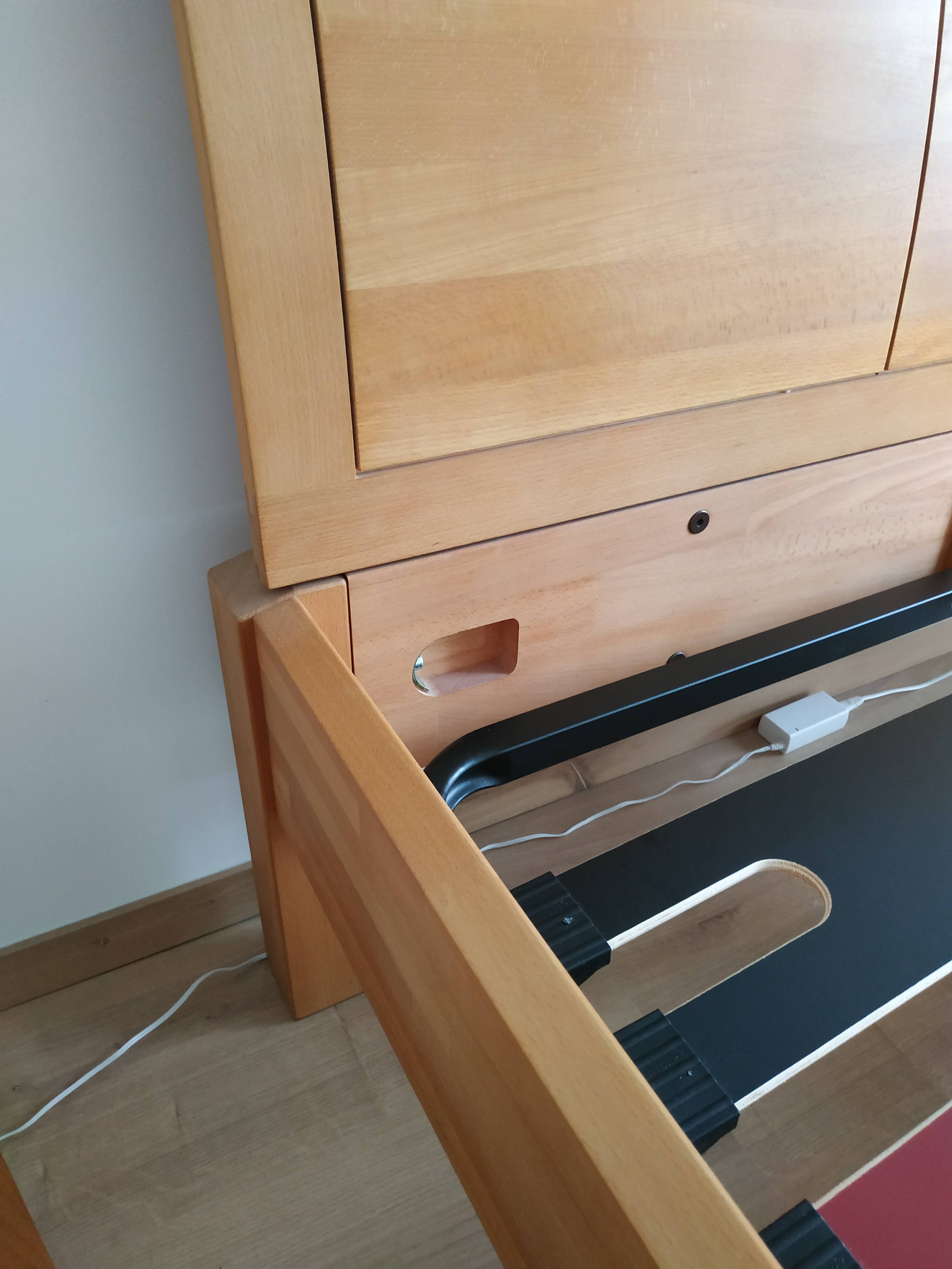 Seltz bed in solid steamed beech