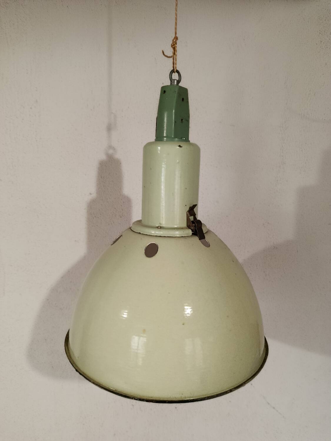 Industrial enamelled steel pendant light