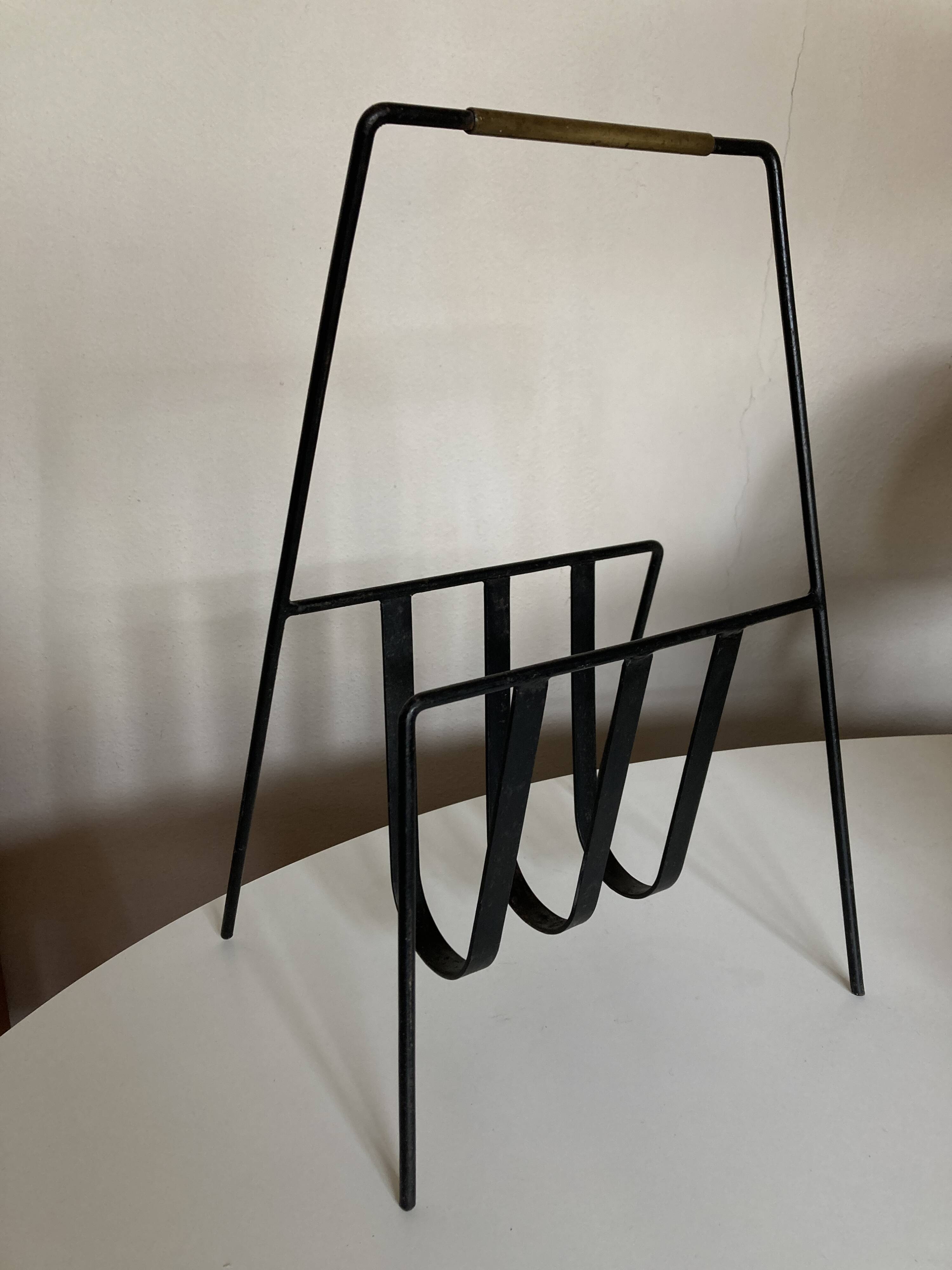 Modernist magazine rack French work 1950 in iron and brass