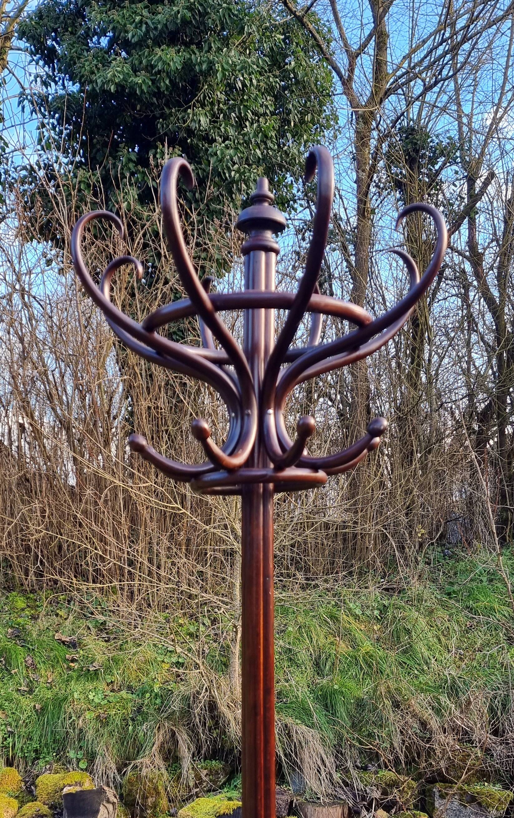 J&J KOHN N°2 Viennese bistro parrot with pedestal, late 19th century