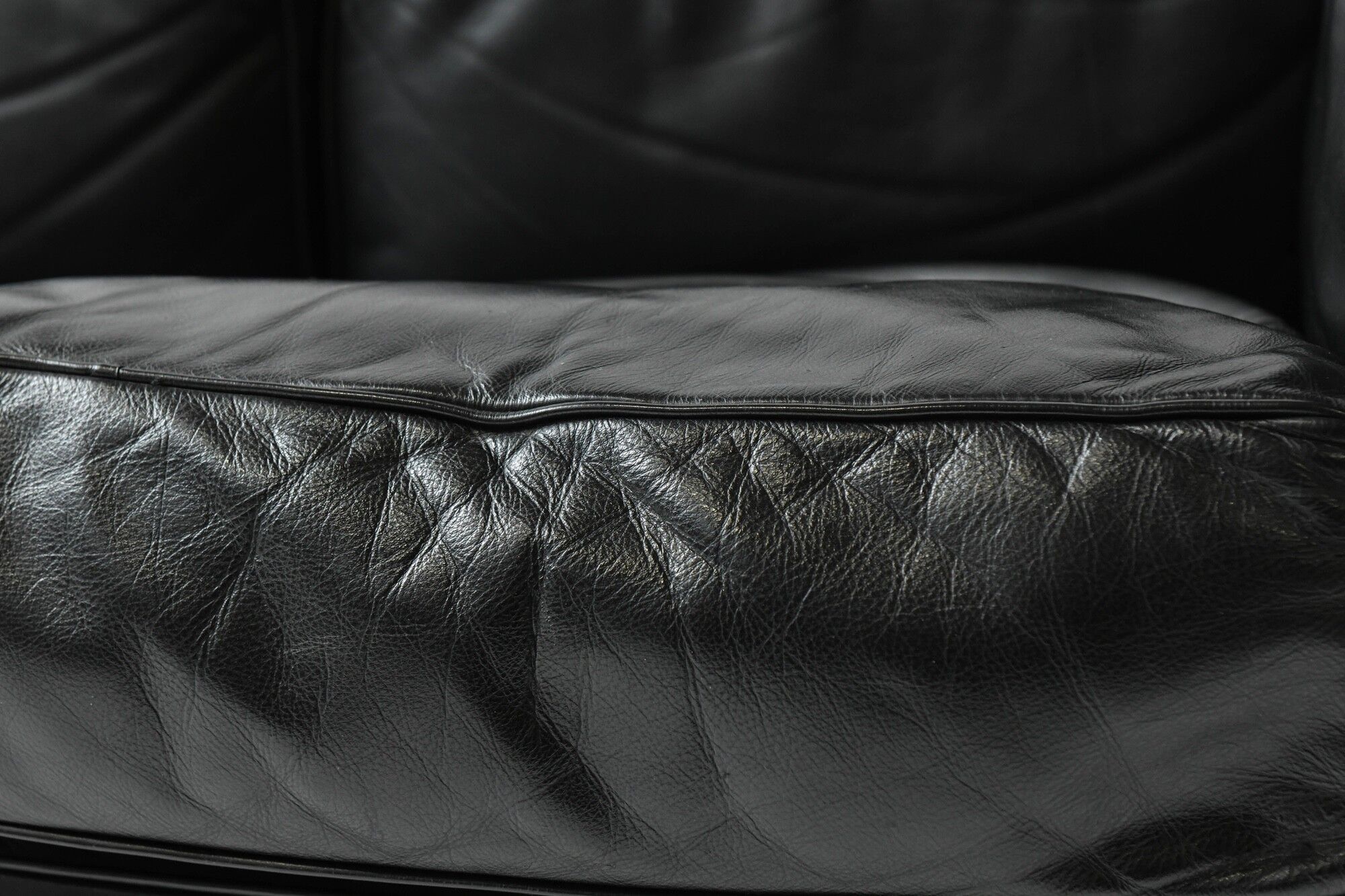 Vintage LC-2 in black leather by Le Corbusier, Jeanneret & Perriand for Cassina