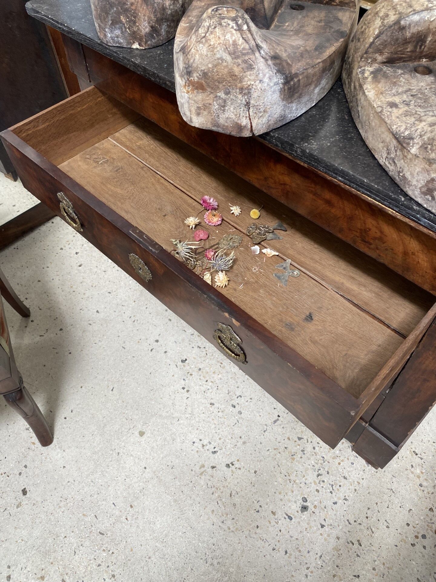 Chest of drawers in wood and gray marble with 4 drawers nineteenth century