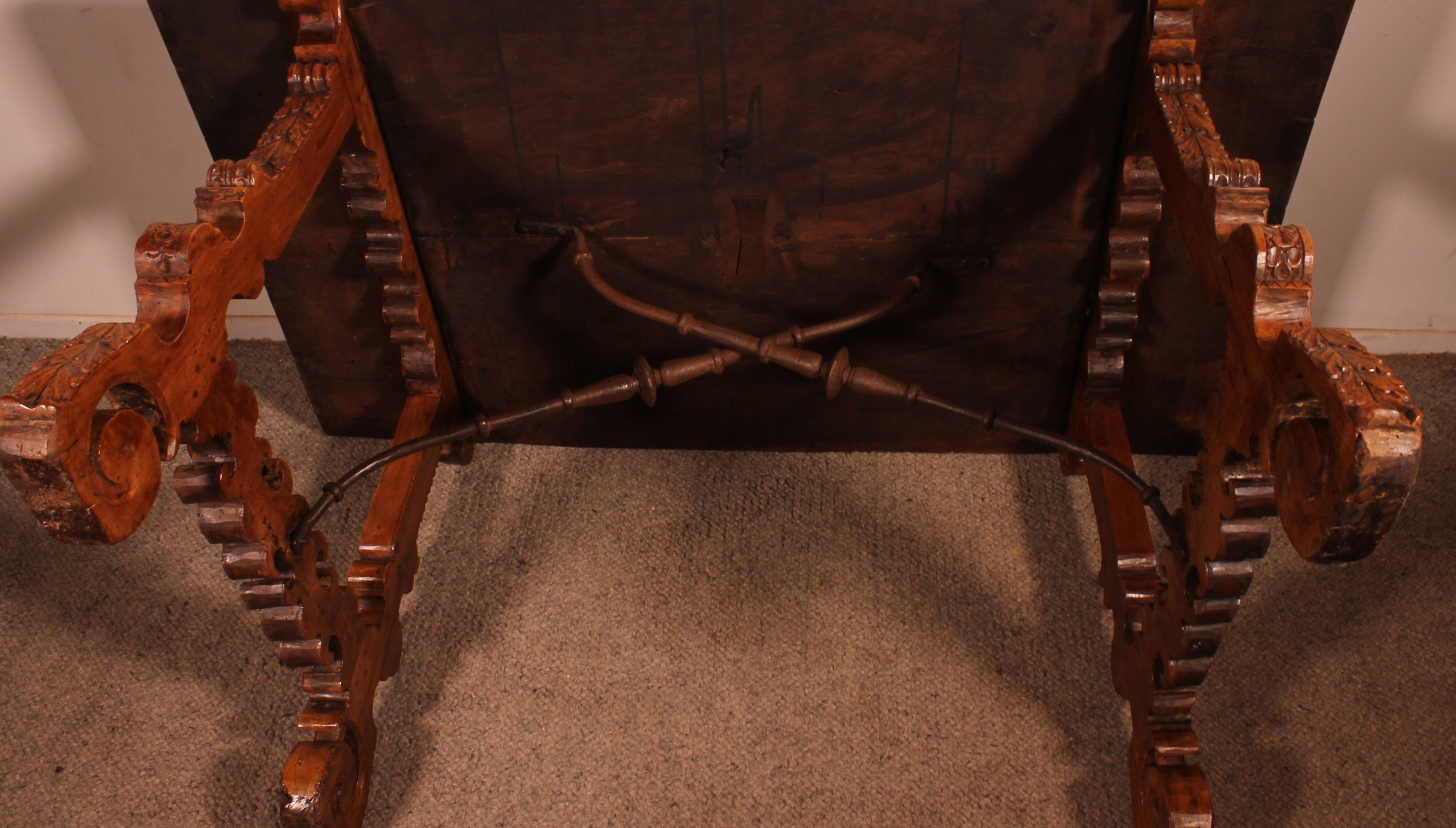 Spanish Renaissance Table In Blond Walnut - 17th Century