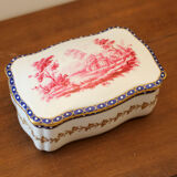 Porcelain box with 18th century Decoration Richard Ginori