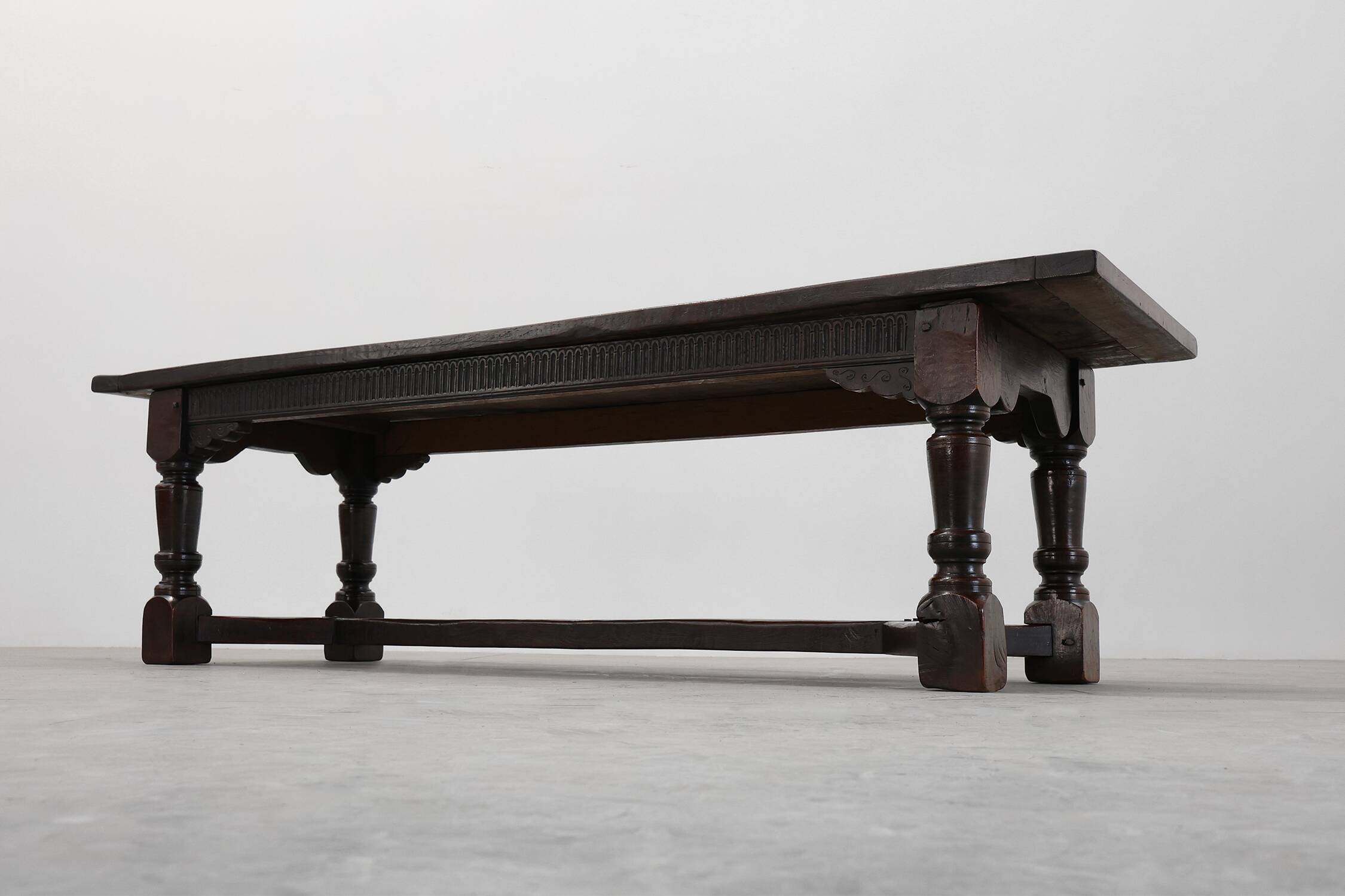17th-Century Belgian full dark Oak Dining Table