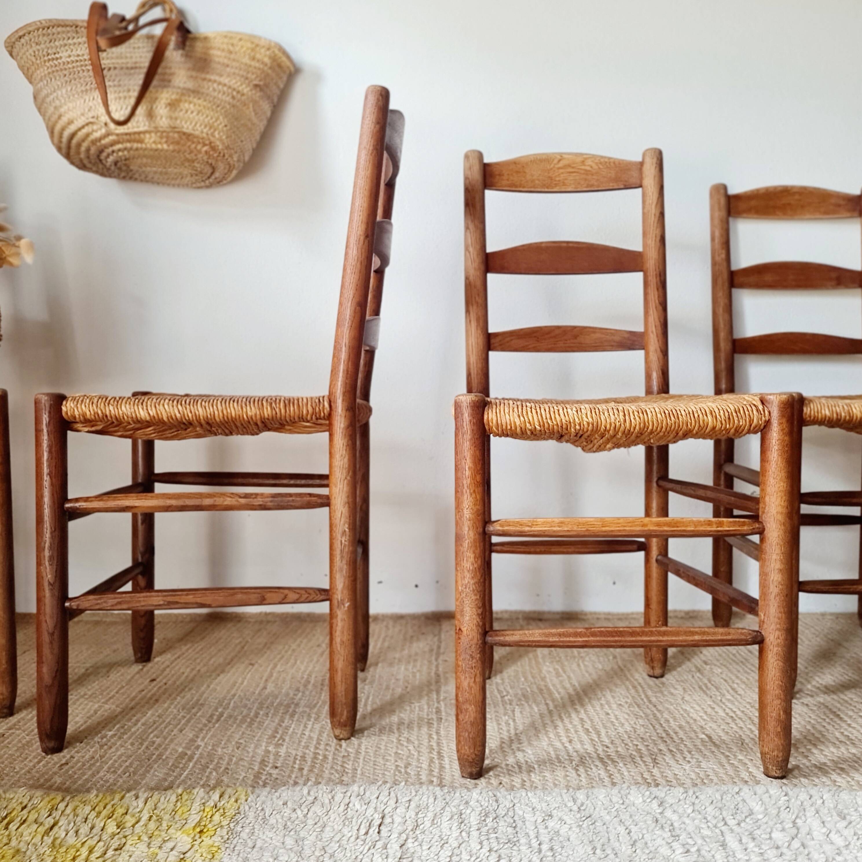Set of 4 rustic chairs in solid oak and straw.