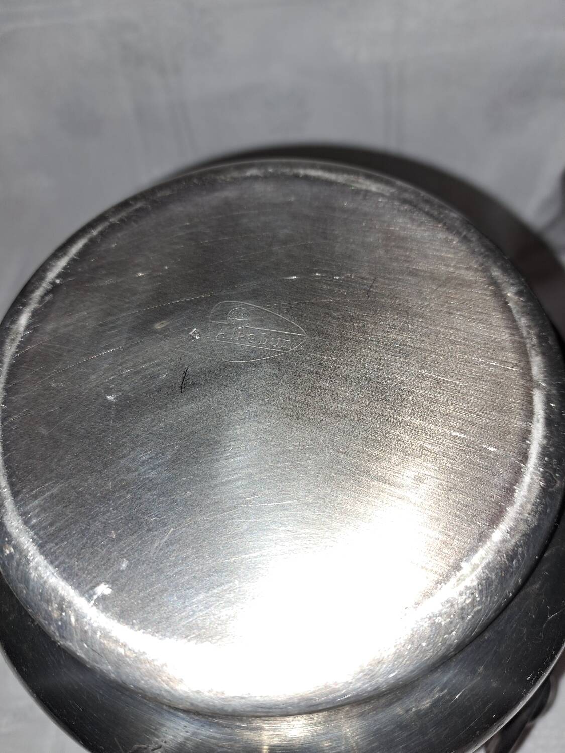 Apladur champagne bucket in silver metal.