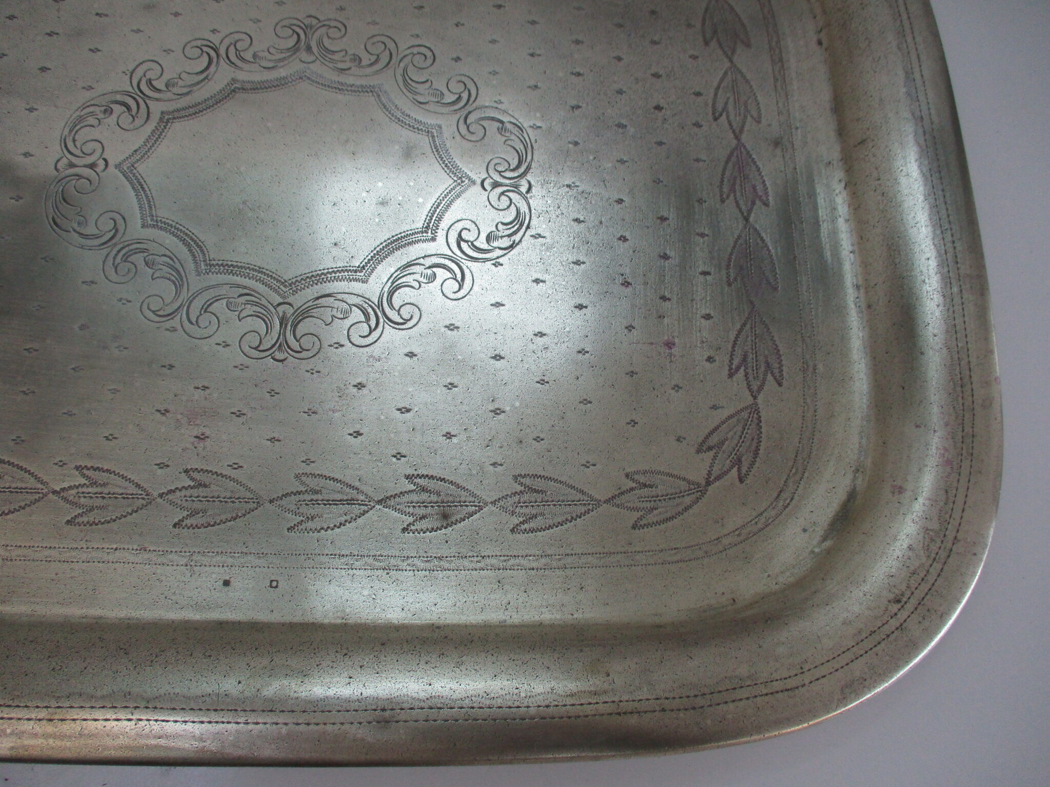 Rectangular brass top with engraved decoration