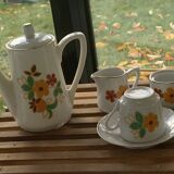 Dinette en porcelaine pour poupées composee d une cafetière, tasses et soucoupes, vintage