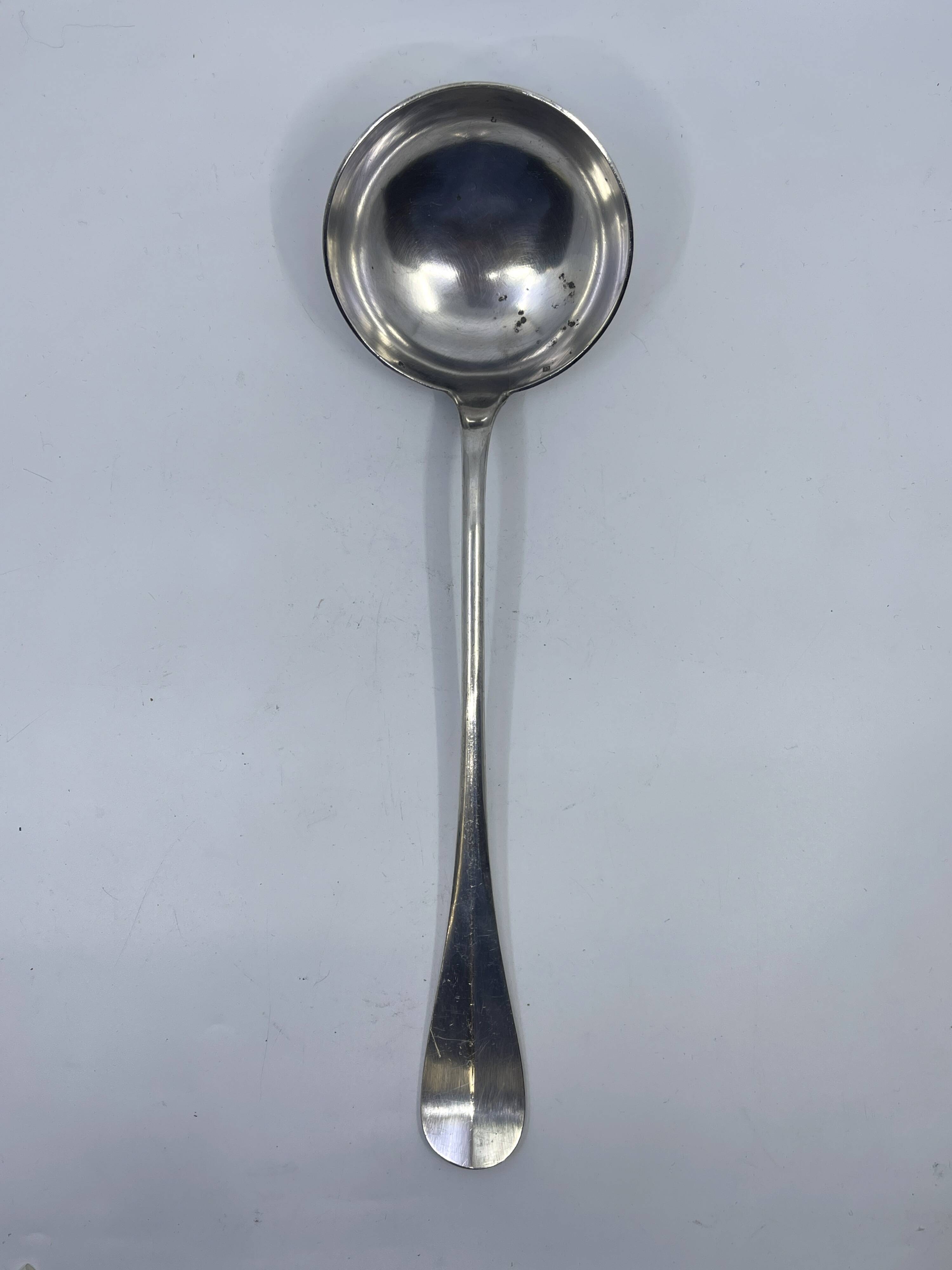 2 louches en métal argenté, modèle uniplat
