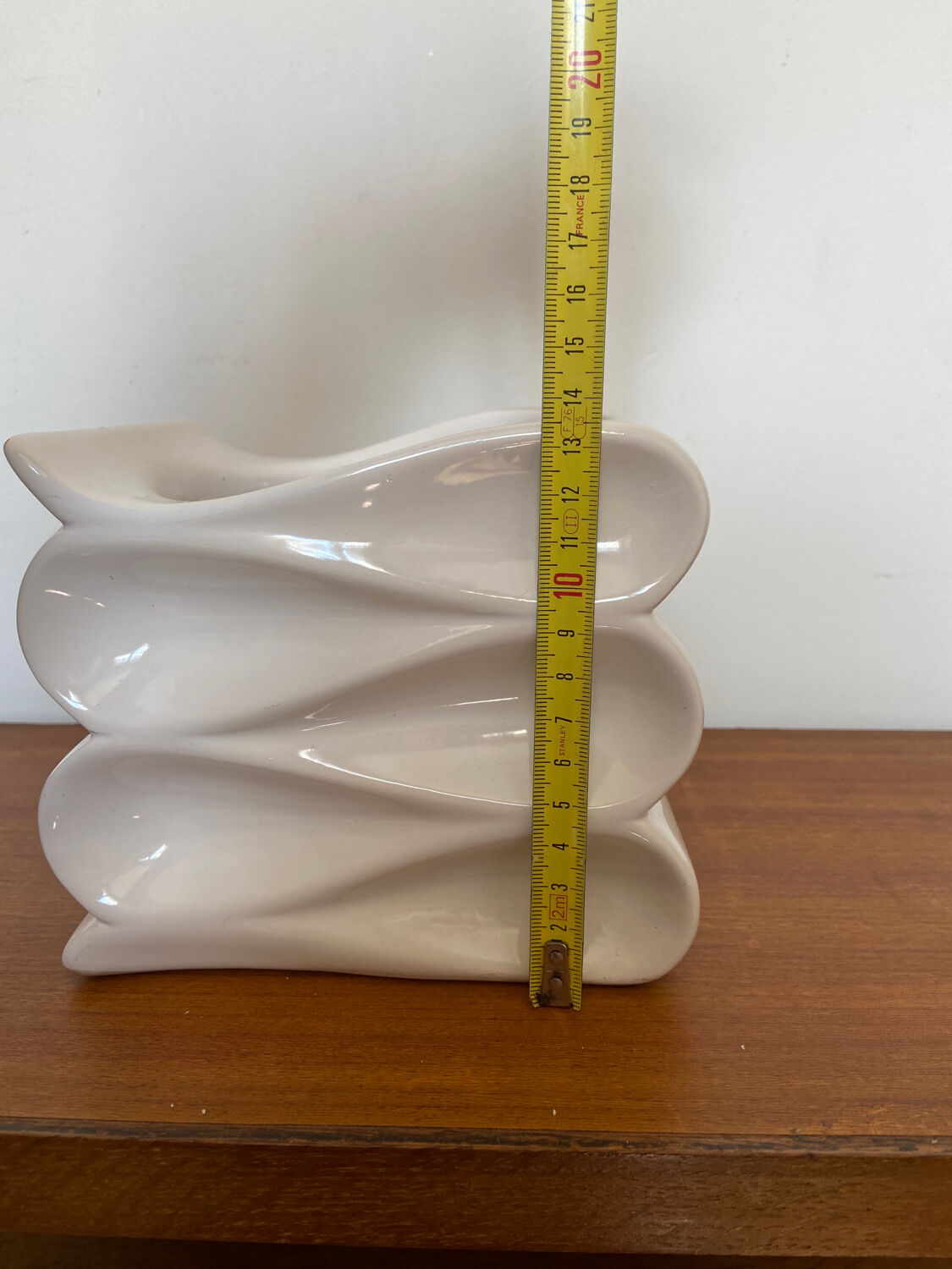 Design pot cover in white ceramic