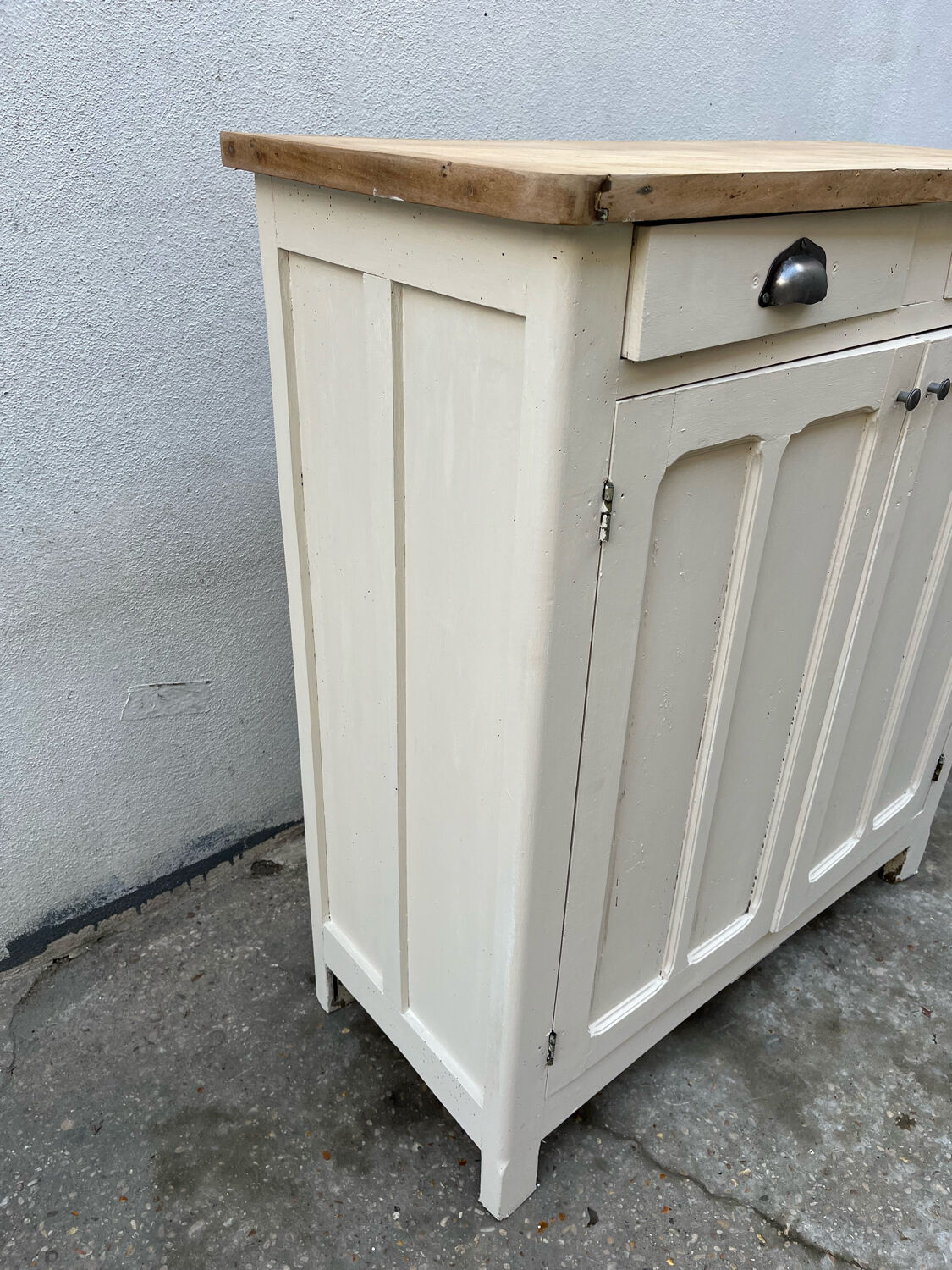 Creamy white Parisian buffet