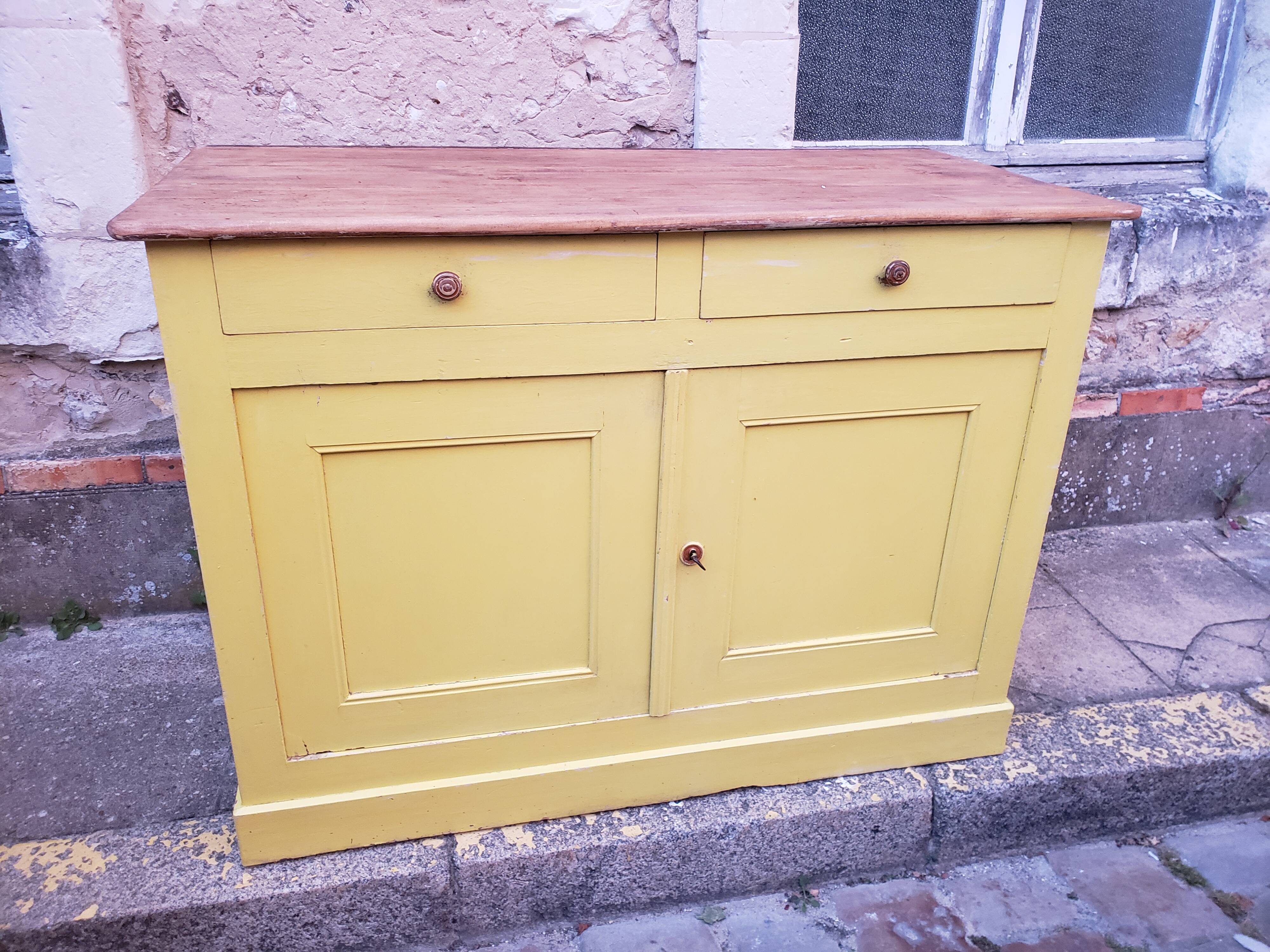 Lemon yellow country buffet