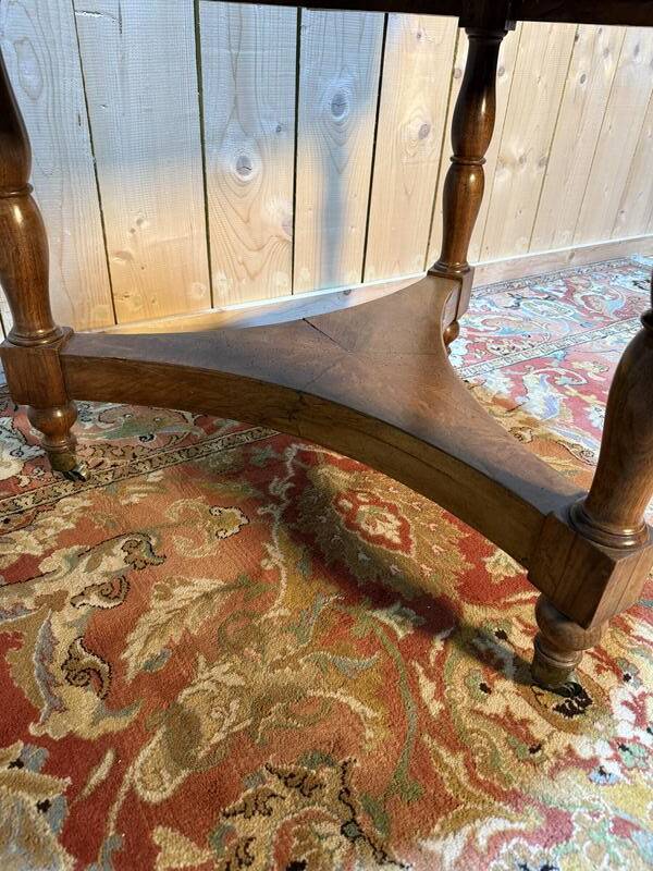 Table ronde d'appoint - Guéridon époque Louis Philippe en noyer massif