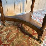 Table ronde d'appoint - Guéridon époque Louis Philippe en noyer massif