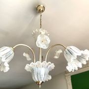 Murano chandelier with 3 iridescent flowers, 1980.