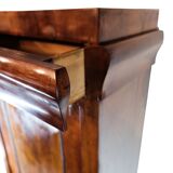 Mahogany standing pedestal table from the 1840s