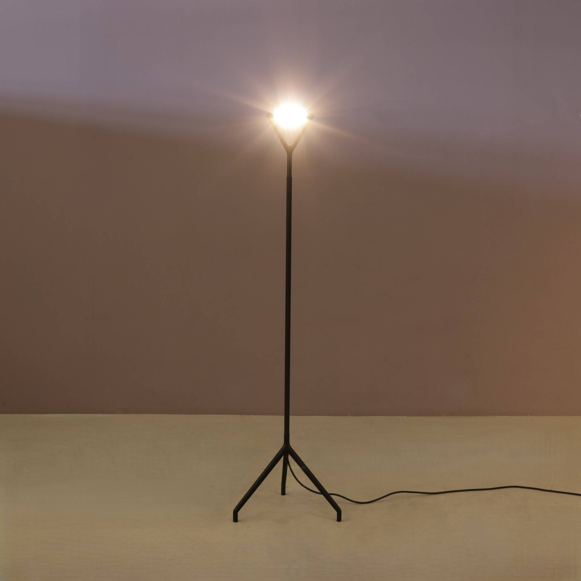 1980s Floor lamp model: Lola D15 Rizatto & Meda for Luceplan Italy