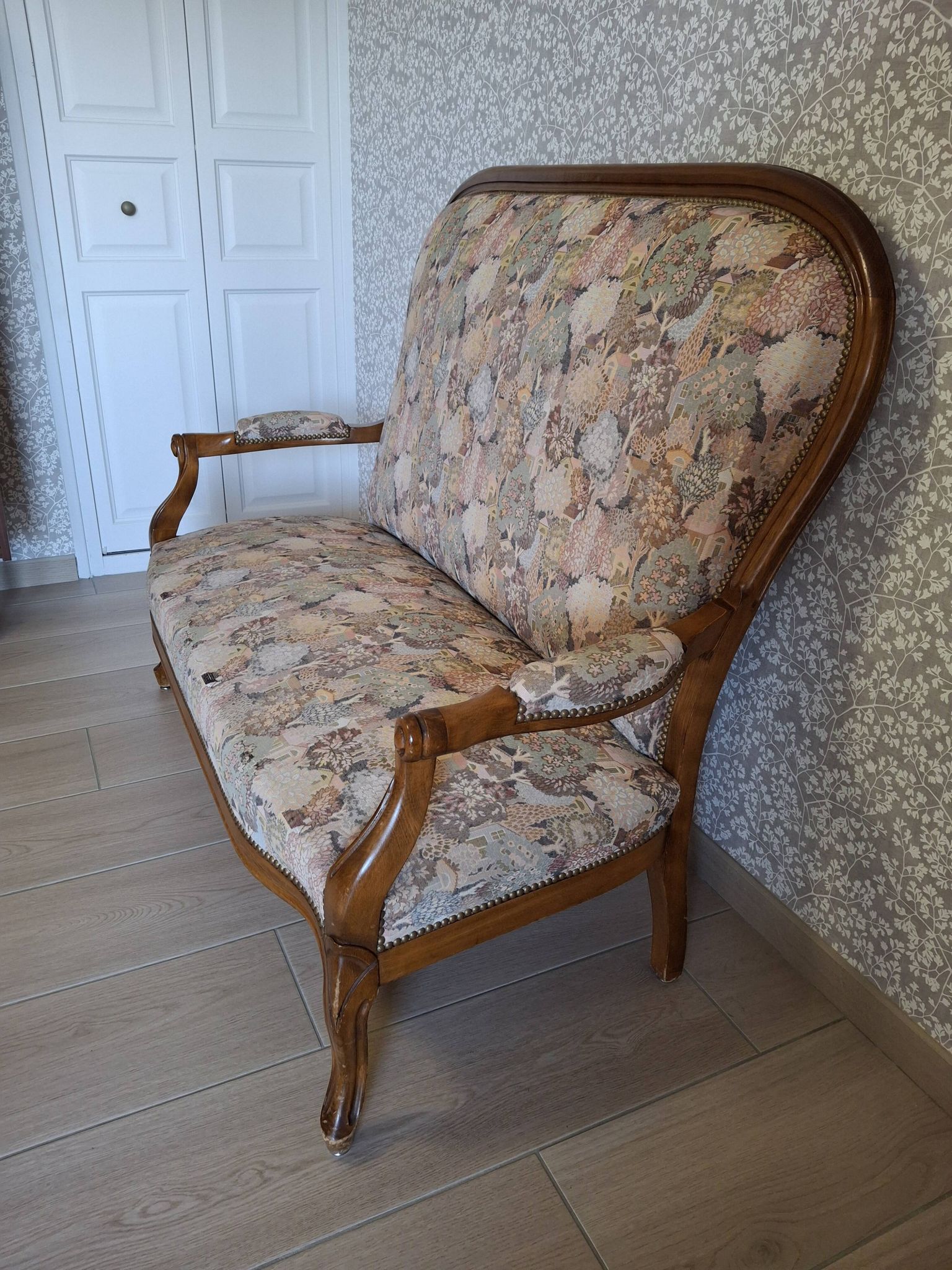 Banquette Voltaire 2 places – belle structure en bois – à repersonnaliser