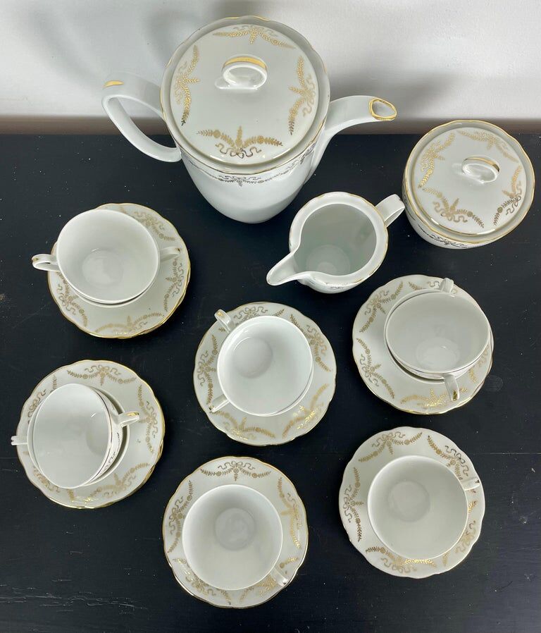Porcelain coffee/tea service for 10 people