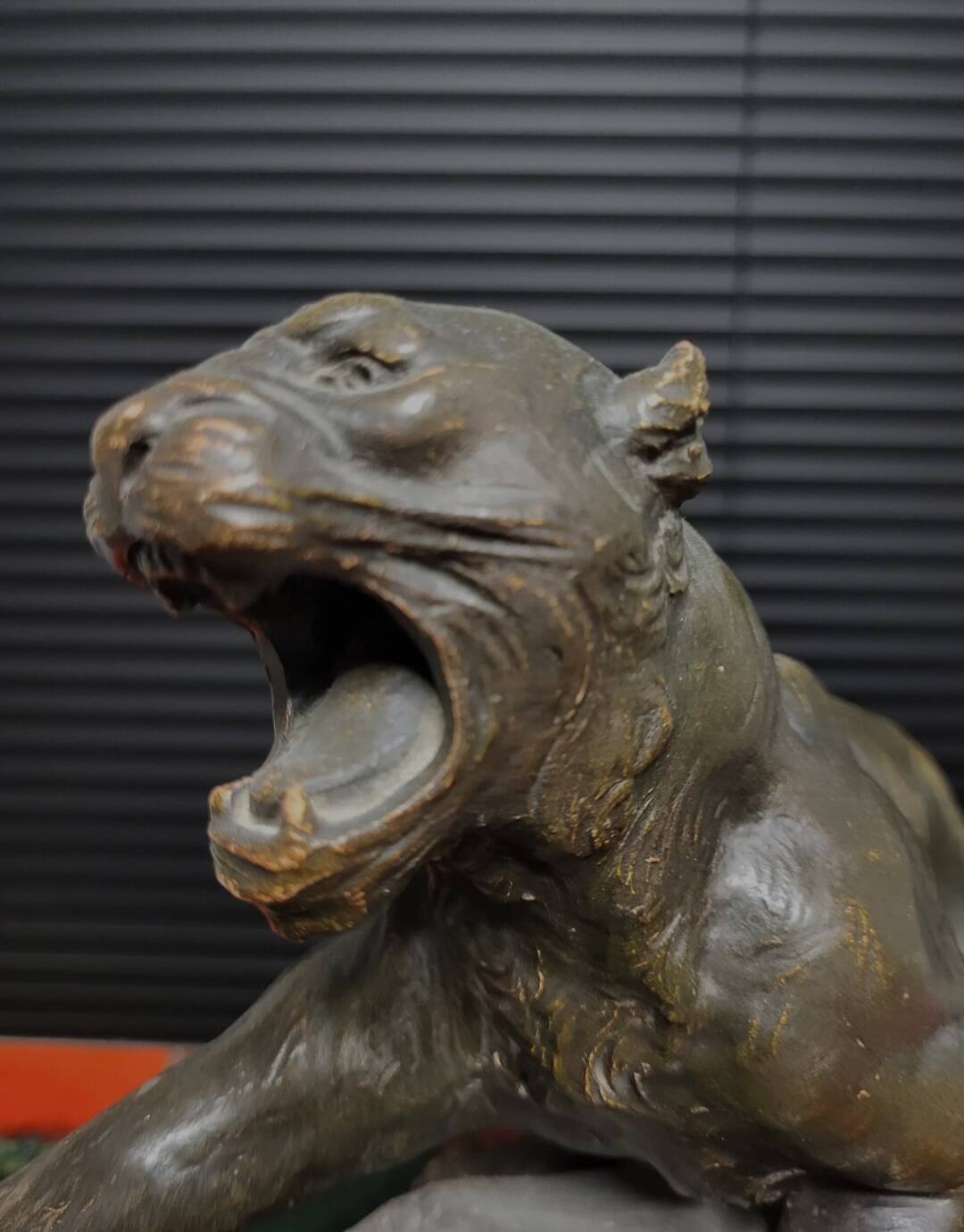 Keramieken beeld tijger, période Art déco, conçu par A. Fagotto