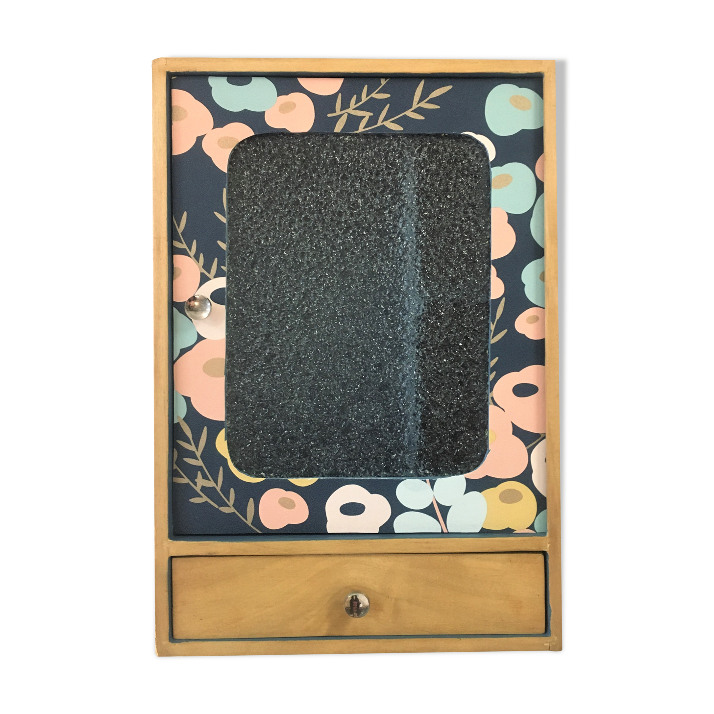 Wall-mounted toilet cabinet