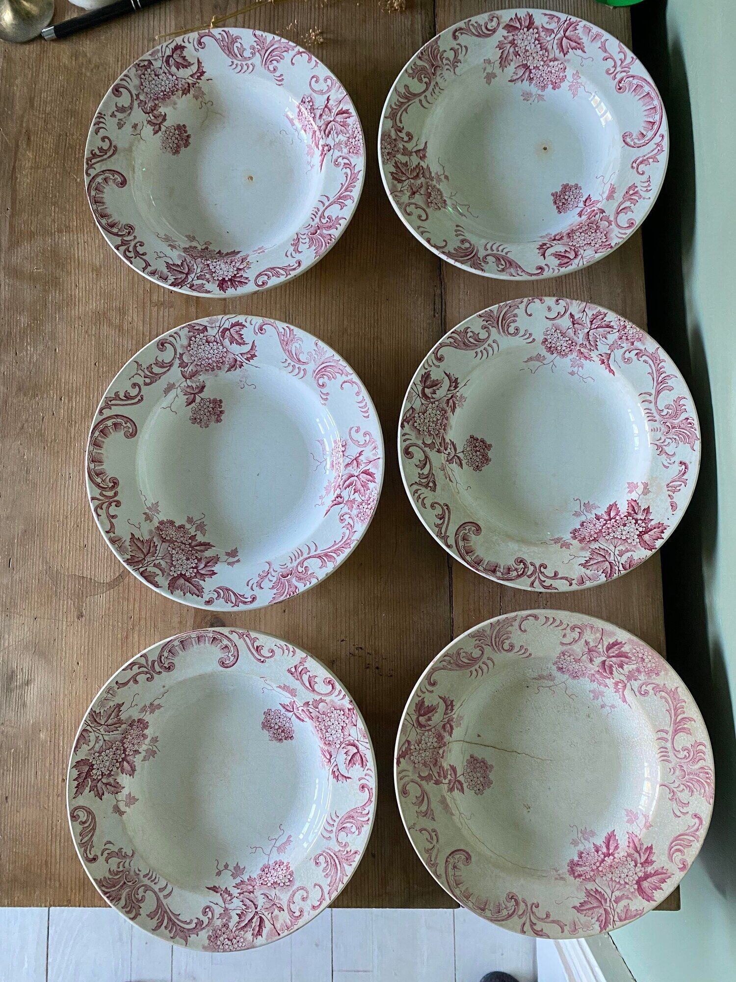 Set of 6 hollow plates in Iron Earth model Snowball, Saint Amand