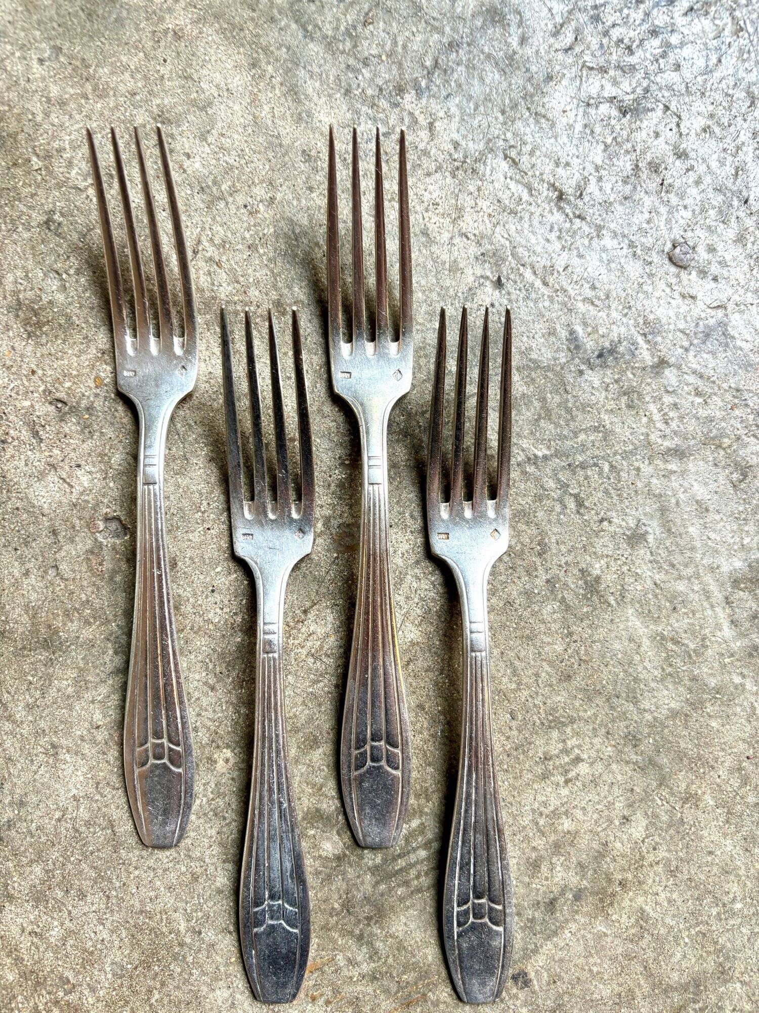 4 silver-plated forks