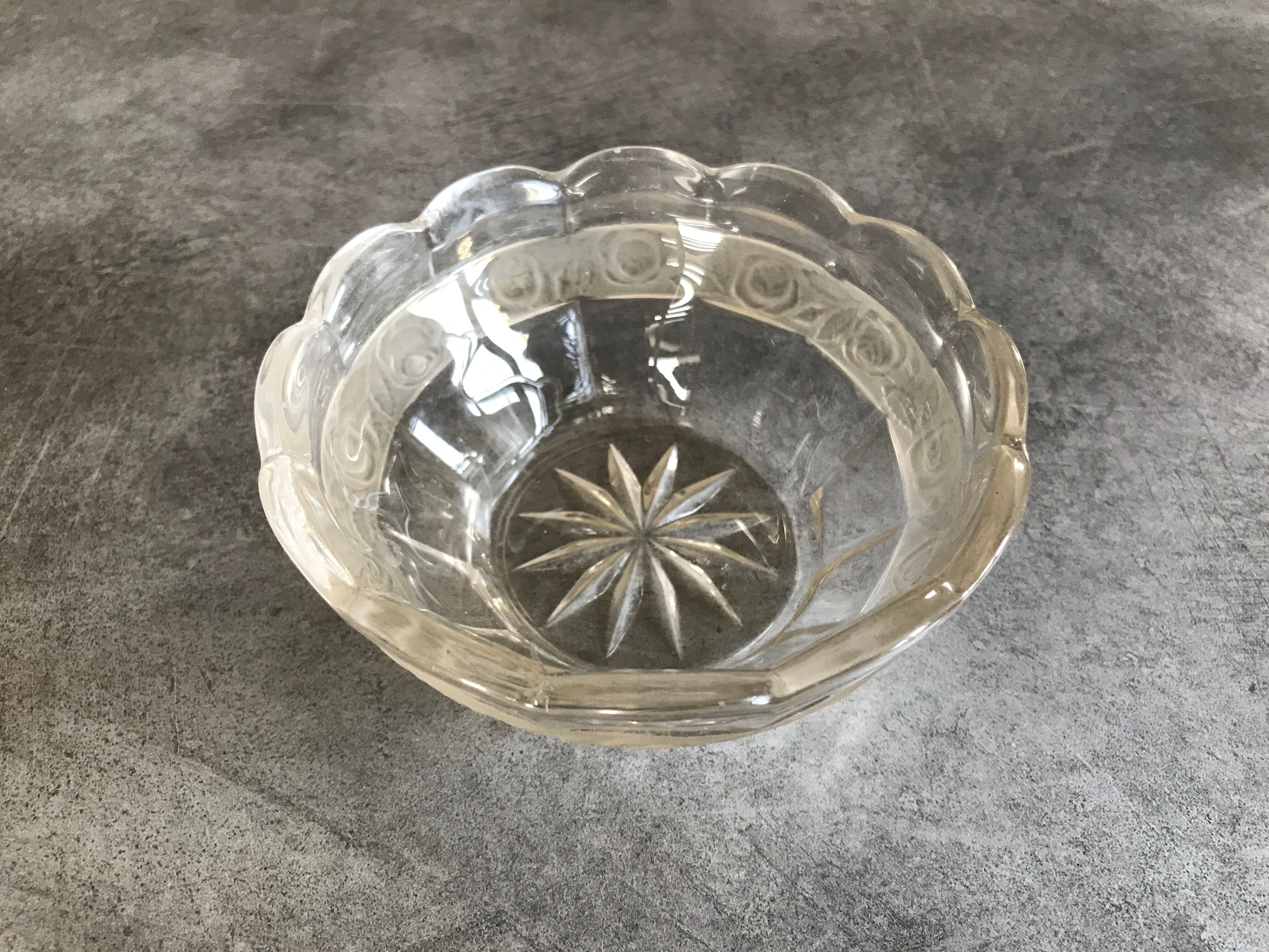 Cup in glass with decoration of frieze floral frosted art deco
