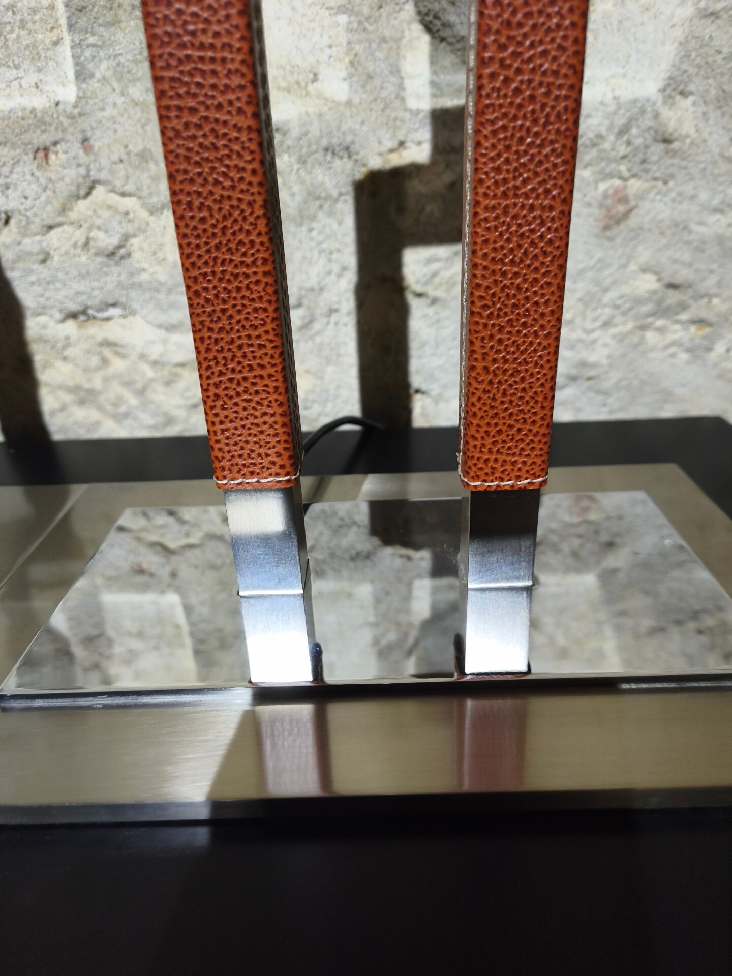 Paire de lampes de luxe bover modèle ema - cuir & laiton nickelé