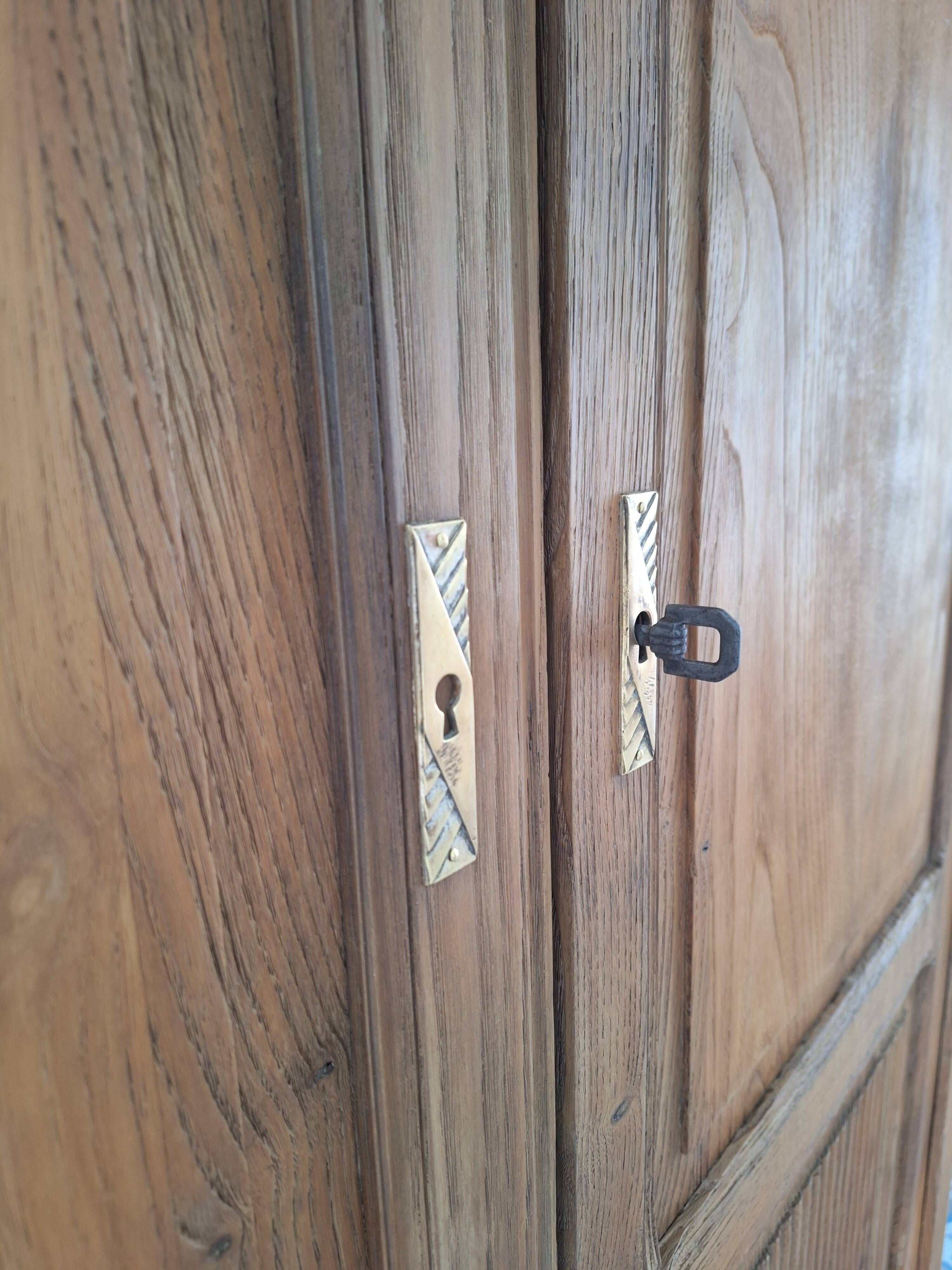 Wardrobe, oak linen cupboard from 1920.