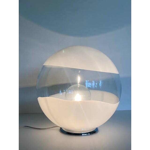 Contemporary scenographic murano white murano glass table lamp in 70's style
