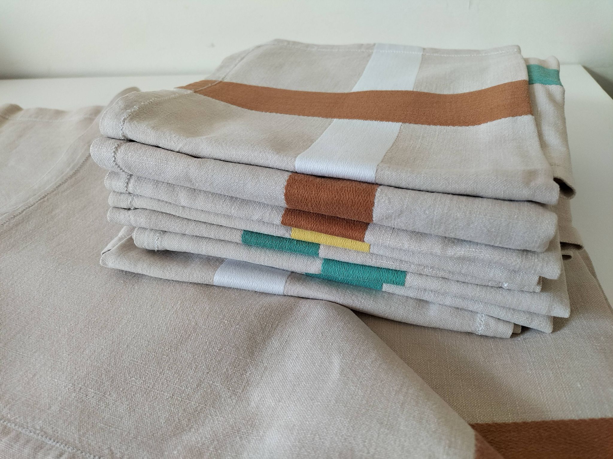 Tablecloth set + 8 napkins – graphic cotton