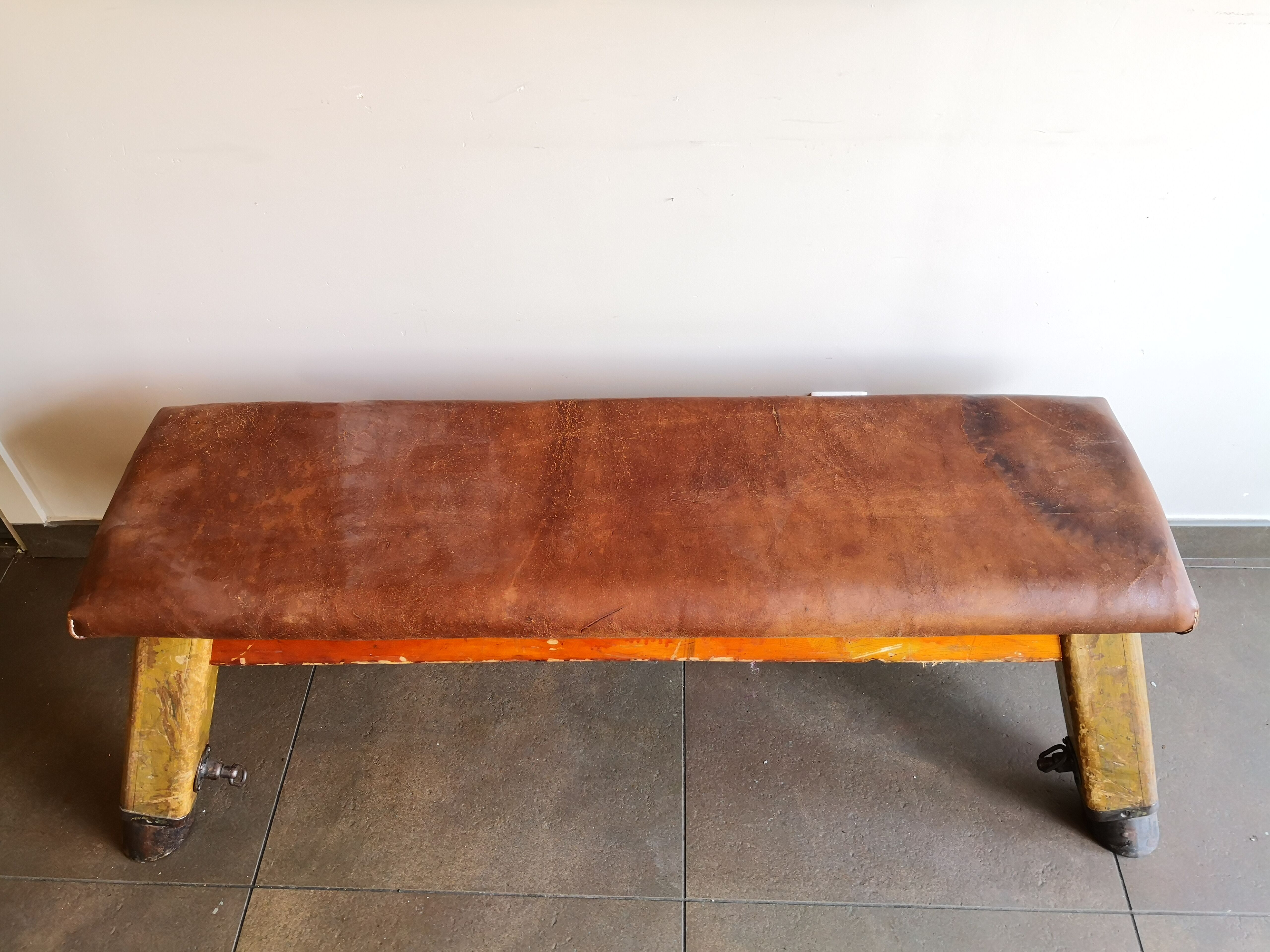 banc vintage en cuir, Tchécoslovaquie années 60, banc de gym, cheval d'arçon