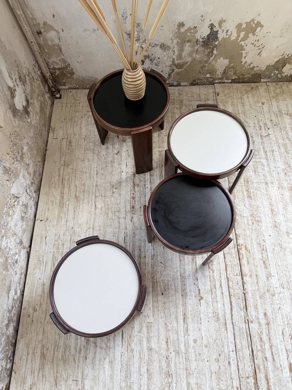 Nido 780 G stackable coffee tables. Frattini for Cassina